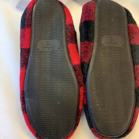 Men’s hardly worn slippers - Picture 2 of 2